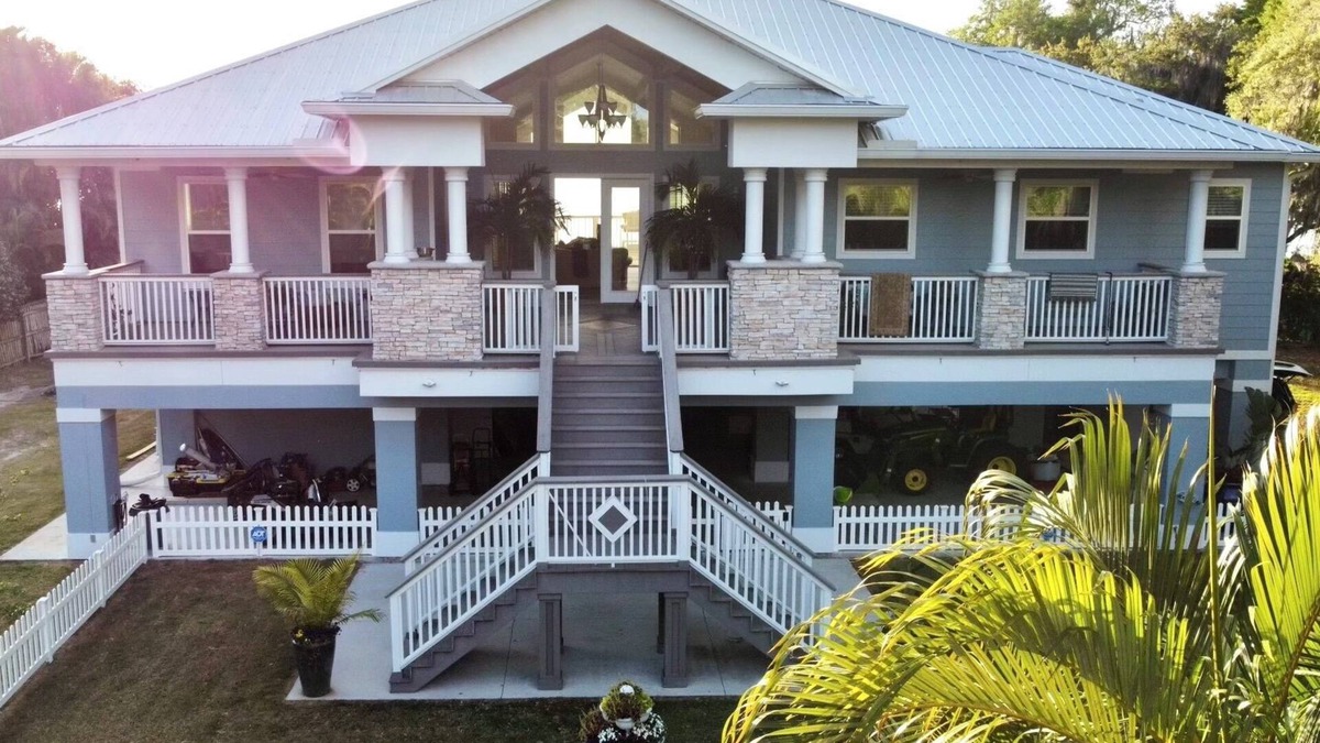 St. Cloud House | LAKE HOUSE LIVING in Central Florida.