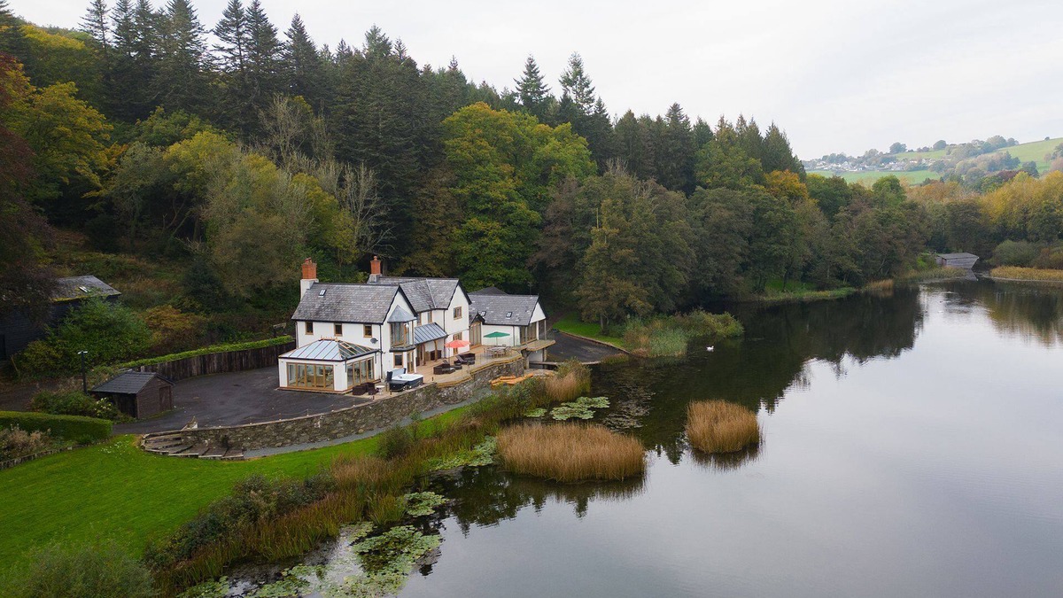 Brecon Cottage | Lake House - Luxury Cottages