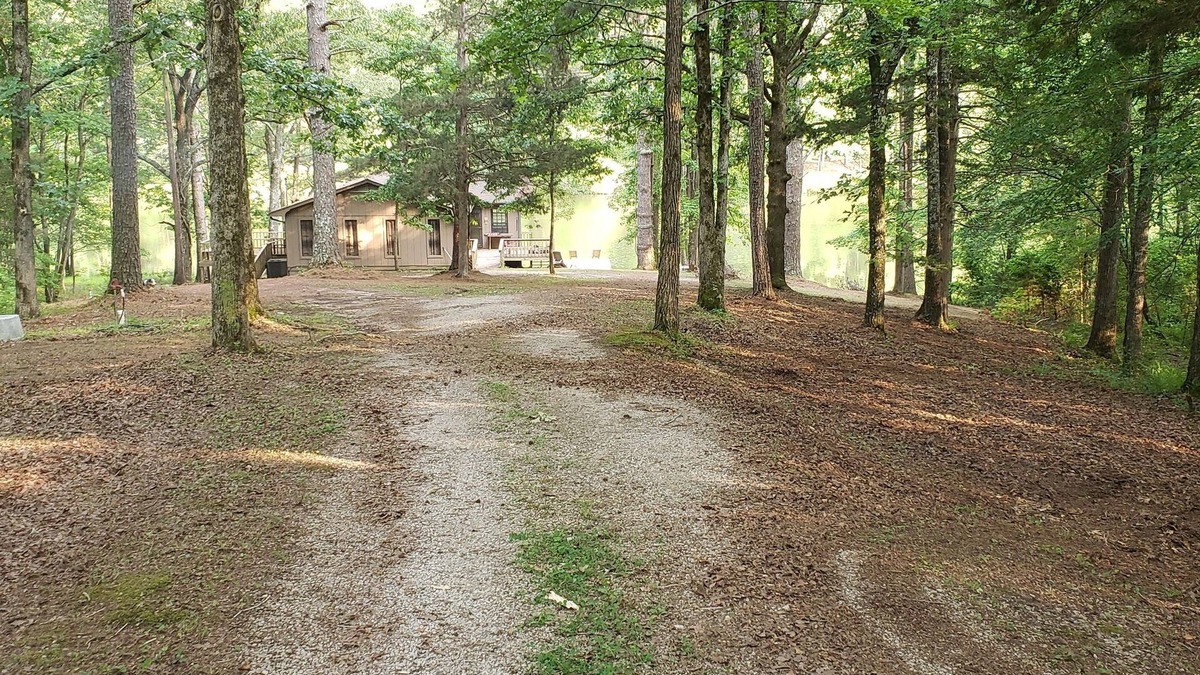 Saulsbury House | Lake house on 14 acre stocked lake. fish, boat, or just relax. your on lake time