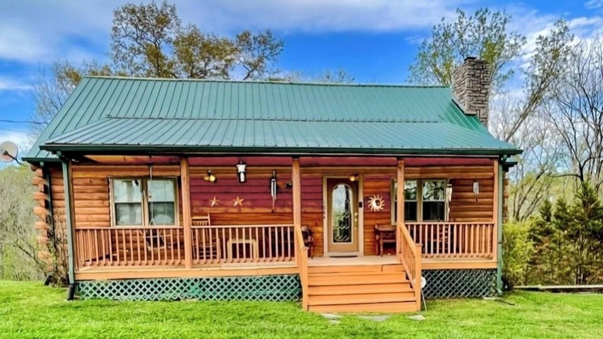 Rock Island Cabin | Lake house on 5 acres. Pet Friendly! Close to State Parks, Caverns, and Marinas.