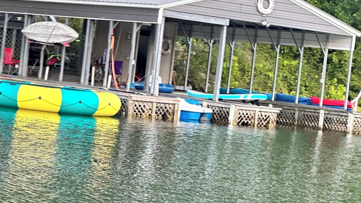 Russellville House | Lake House on Cedar Creek Lake - Hoot Hoot Holler Hideaway