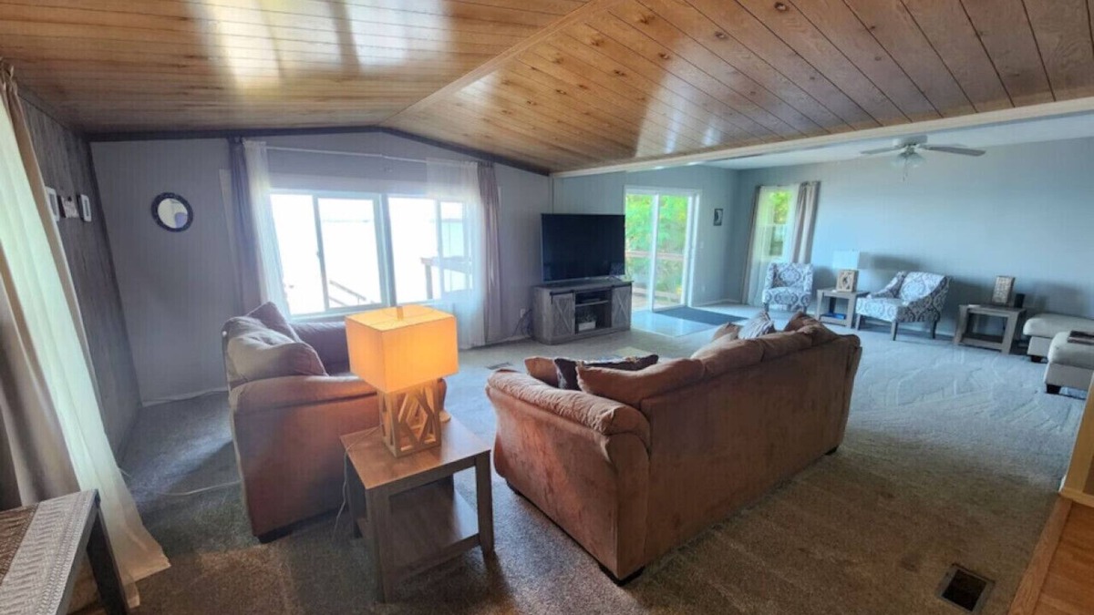 Au Train Apartment | Lake House on Lake Superior