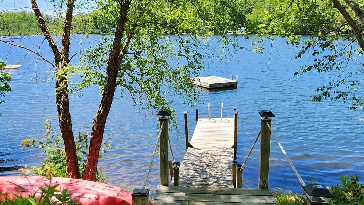 Woodsville House | LAKE HOUSE on the water w/2 kayaks, canoe, huge deck, swim raft, dock, fire pit