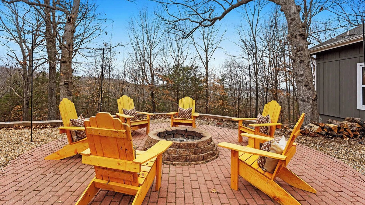 Warsaw House | Lake House on Truman Lake|Sleeps10|Fire Pit Arcade