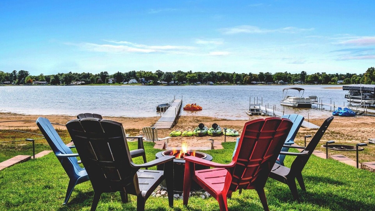 Twin Lake House | Lake House: Pontoon Rental l Kayaks & SUP +Hot Tub