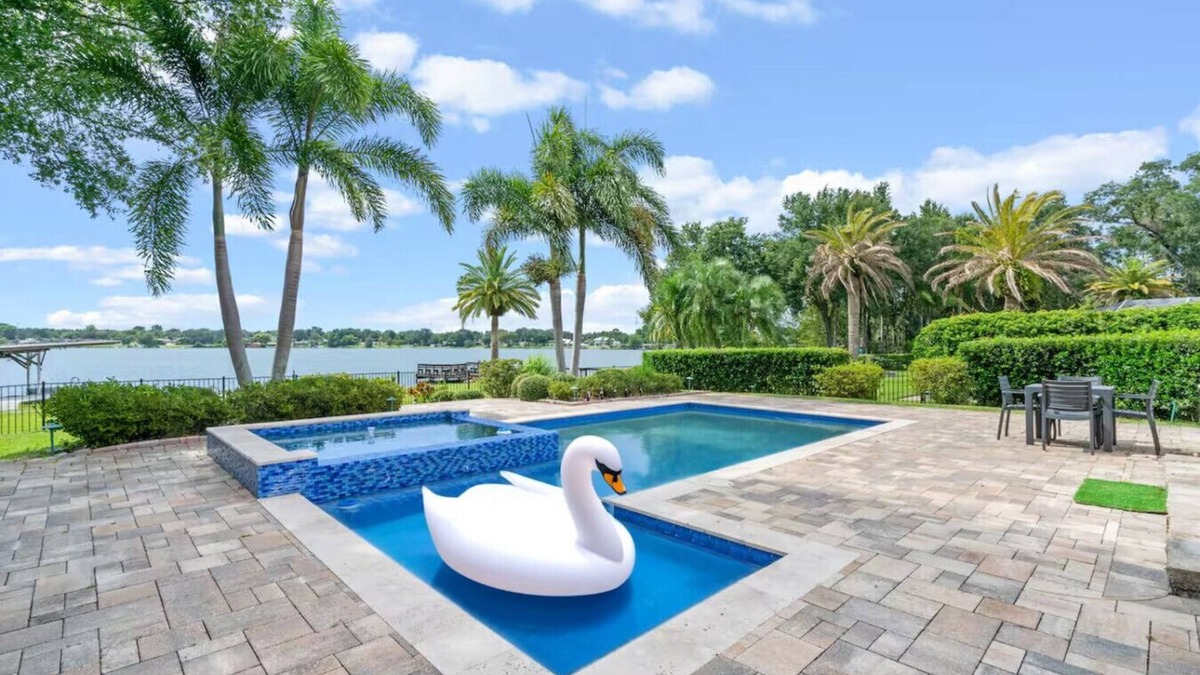 Southwest Orlando Apartment | Lake House + Pool, Dock, Walk to Universal Studios