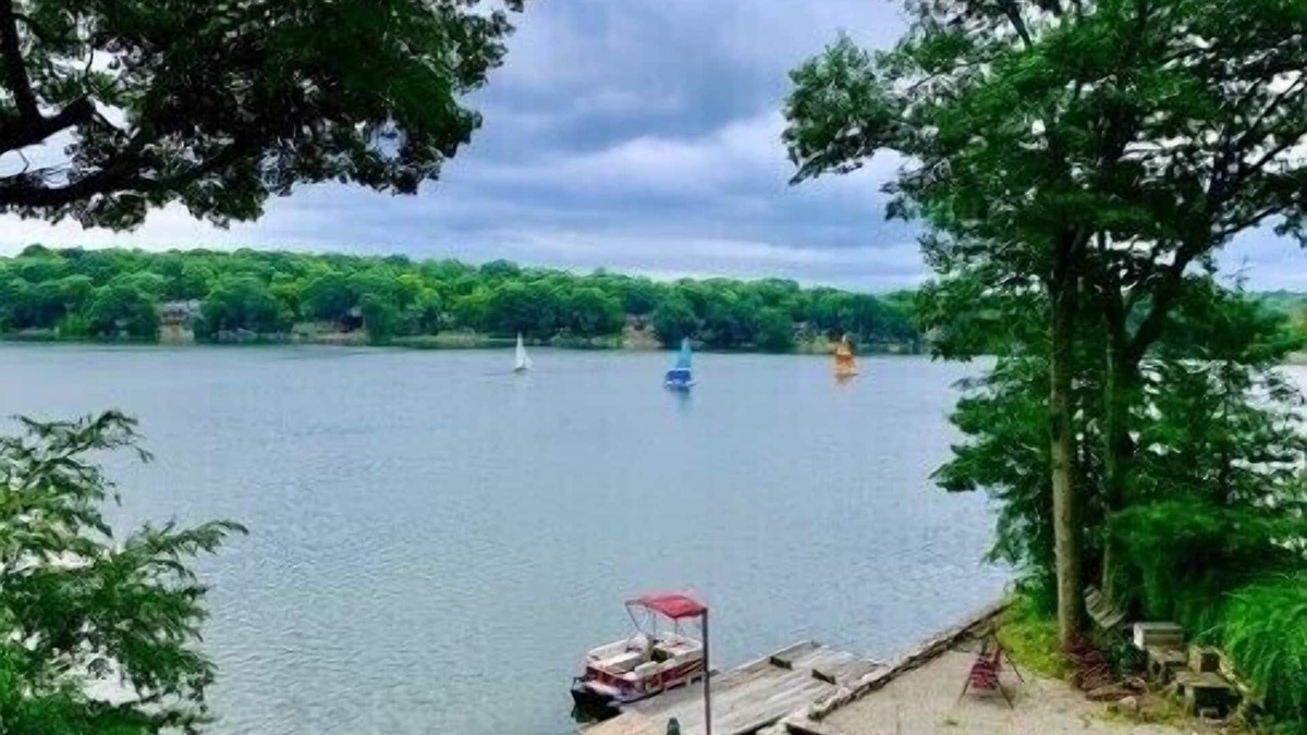 Highland Lakes Cottage | Lake House/Private Dock & Deck on the water/5min from Skiing, Hiking & Golf