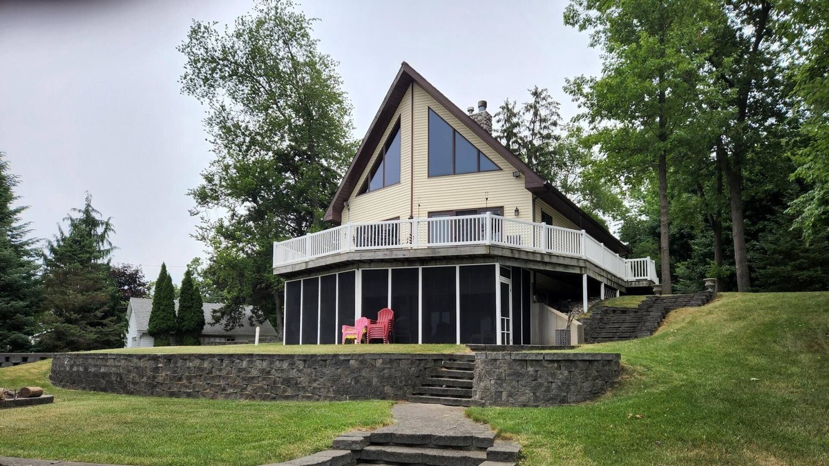 Coldwater House | Lake House Rental Pontoon Optional