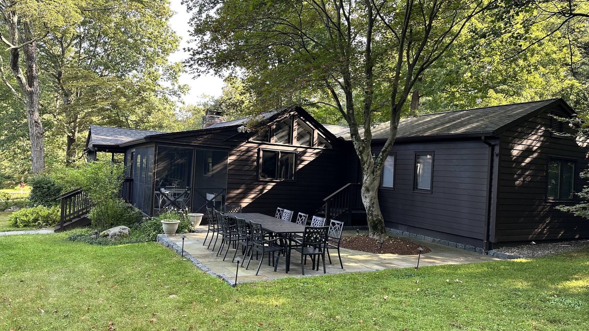 New Milford House | Lake House rental 3 bedrooms boat slip tennis court