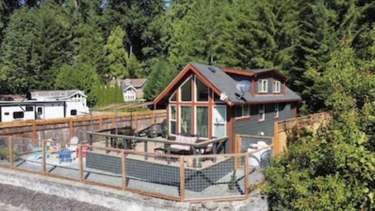 Maple Grove Ski Chalet | Lake house