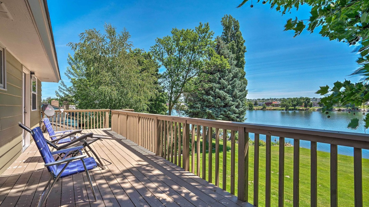 Moses Lake House | Lake House w/Hot Tub - 1 Mi to Surf 'n Slide