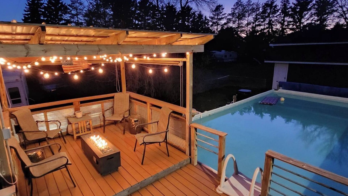 McLean County House | Lake house with Heated Pool. Minutes to Prime Fishing!