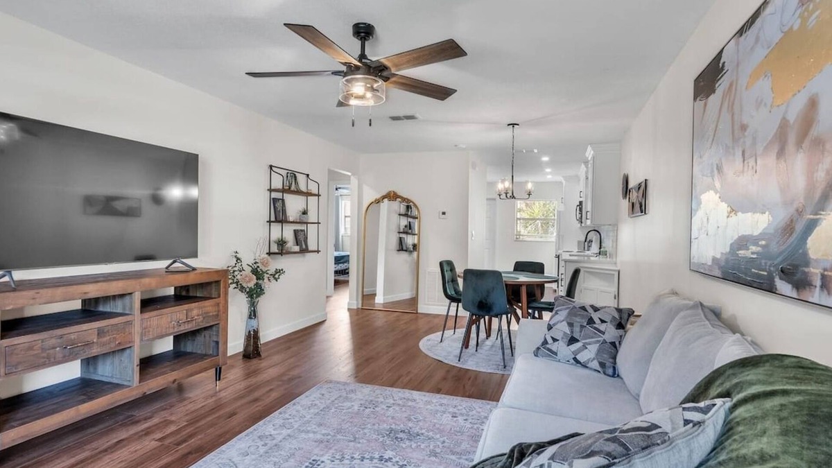 Dixieland Apartment | Lake Hunter Haven- Minutes to Downtown/FSC/SEU