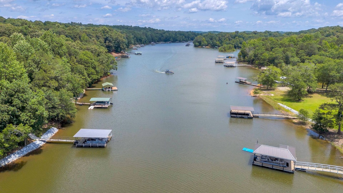 Lavonia Cabin | Lake It Easy – Cozy Hartwell Retreat with Big Dock & Stunning Views