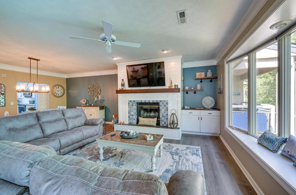 Salem Apartment | Lake Keowee Condo Resort Pools and Lake Access!
