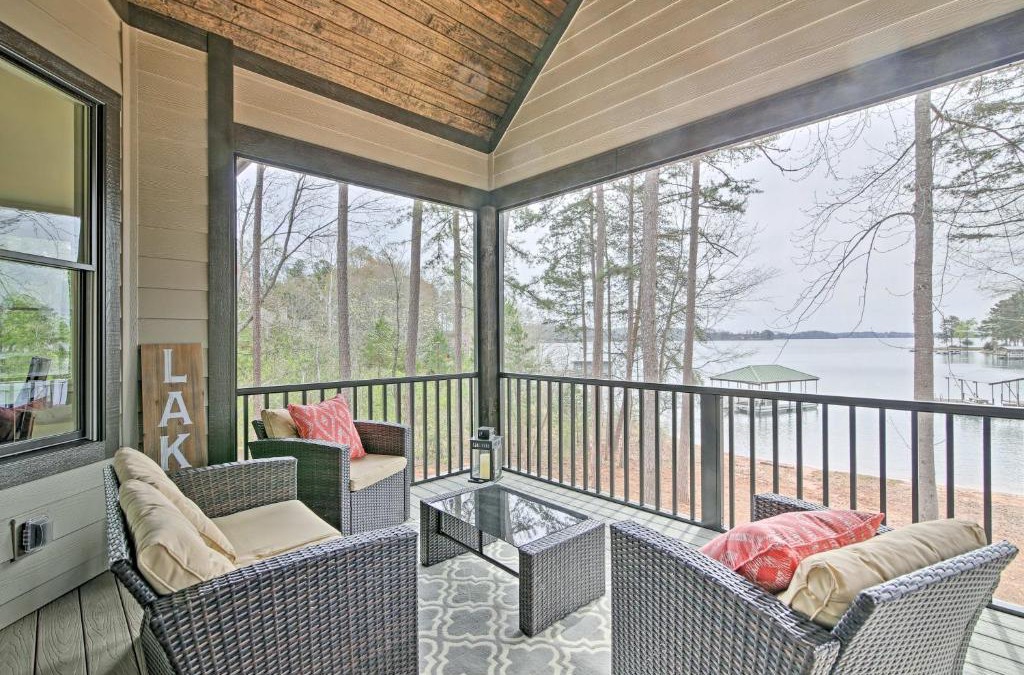 Seneca House | Lake Keowee Home with Balcony and Boat Dock!