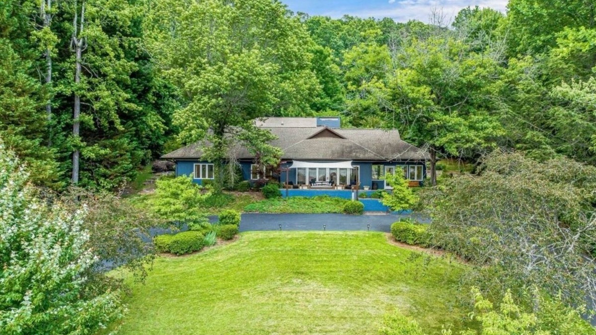 Landrum House | Lake Lanier Retreat – Renovated Luxury + Lake Access & Sunset Views
