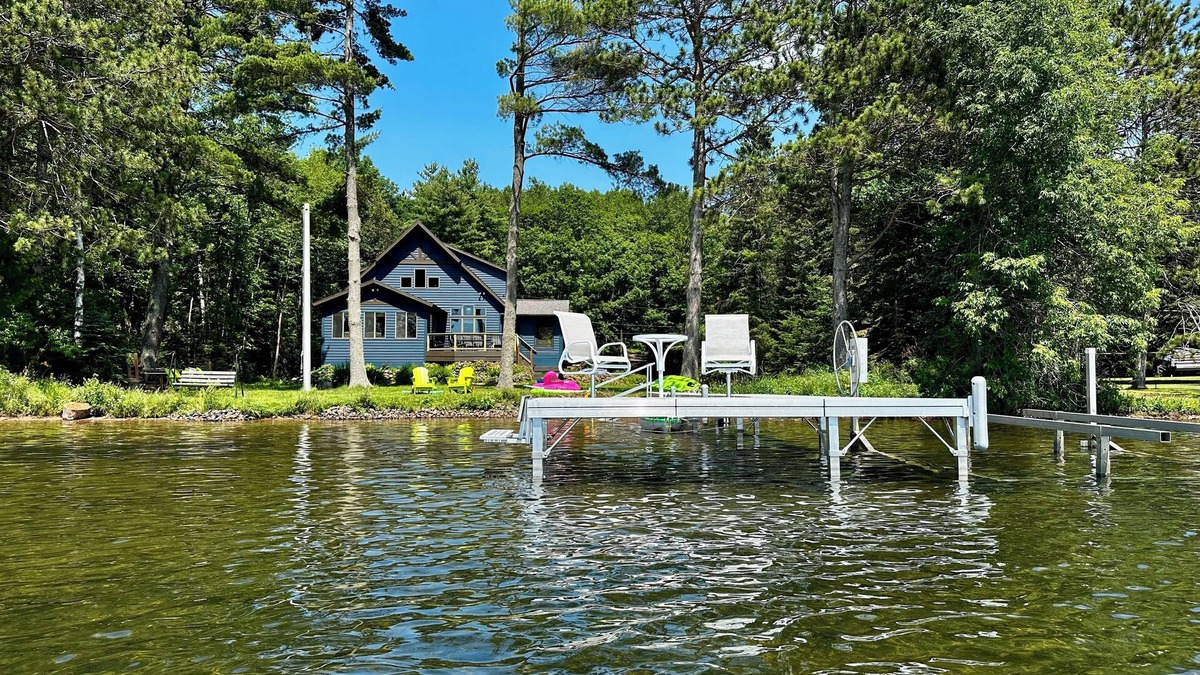 Hayward Cabin | Lake LCO in Hayward, level southwest facing lake lot, 4 bedroom cabin