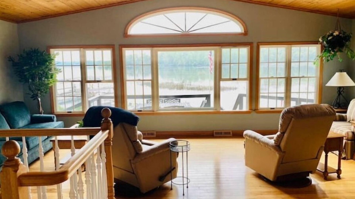 Three Rivers House | Lake life at its best!