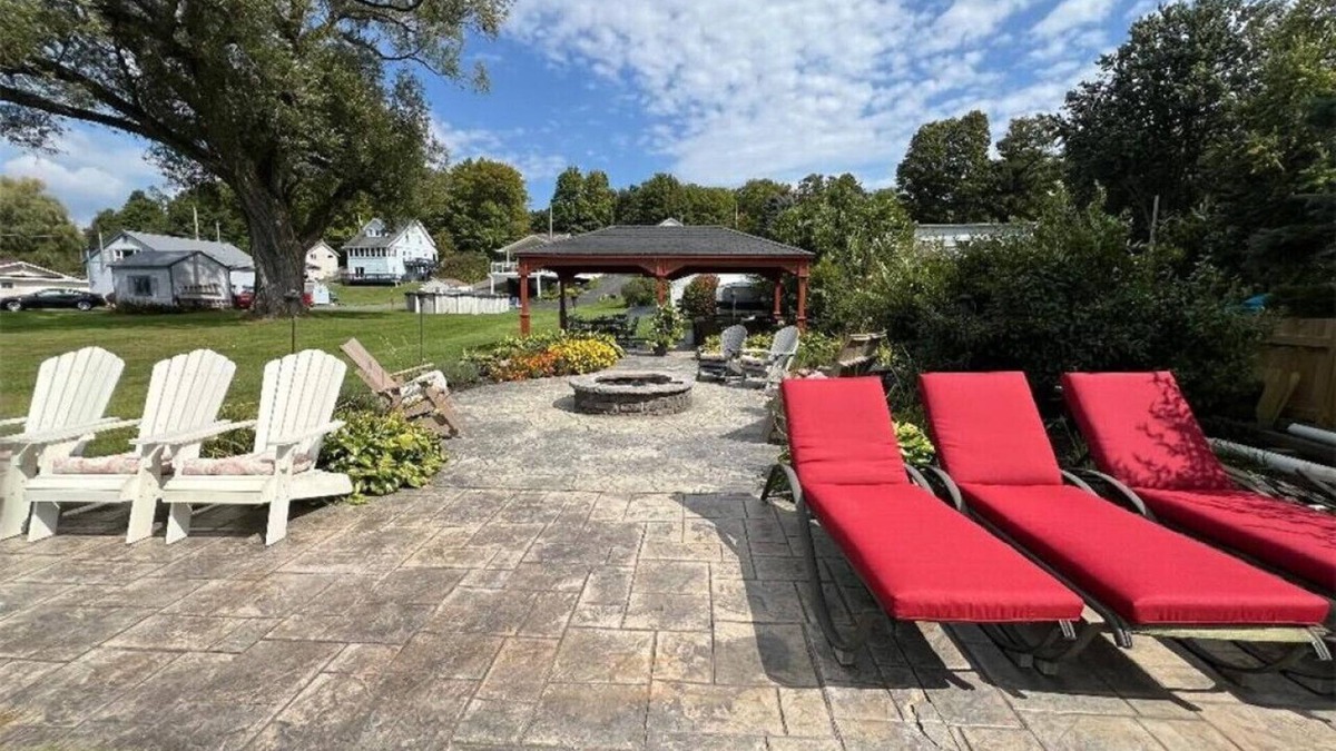 Jamestown House | Lake Life Living w/Game Room
