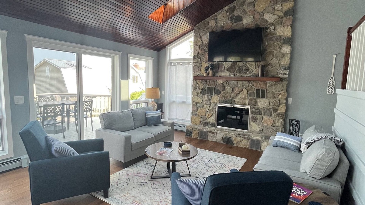 Fort Gratiot House | Lake Life! Beach Front Home