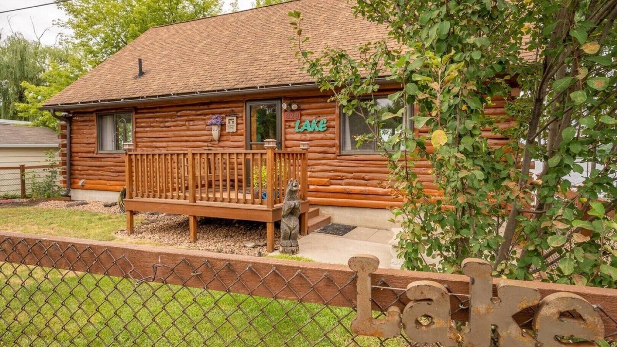 Roseville Cabin | Lake Living in the heart of Twin Cities~Quiet, Relaxing Getaway~