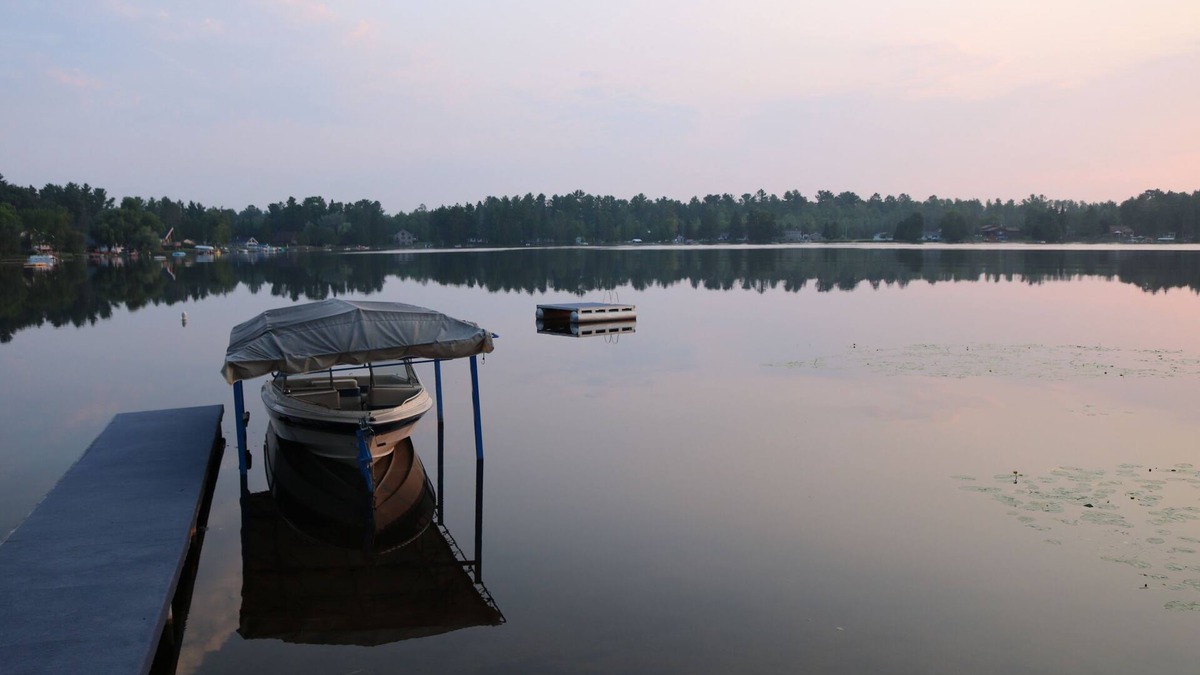 Loretto Cottage | Lake Louise cottage near Loretto Michigan