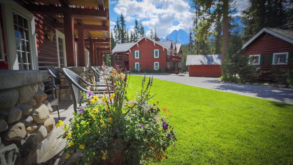 Lake Louise Cabin | Lake Louise Cozy Cabin | Fireplace & Balcony
