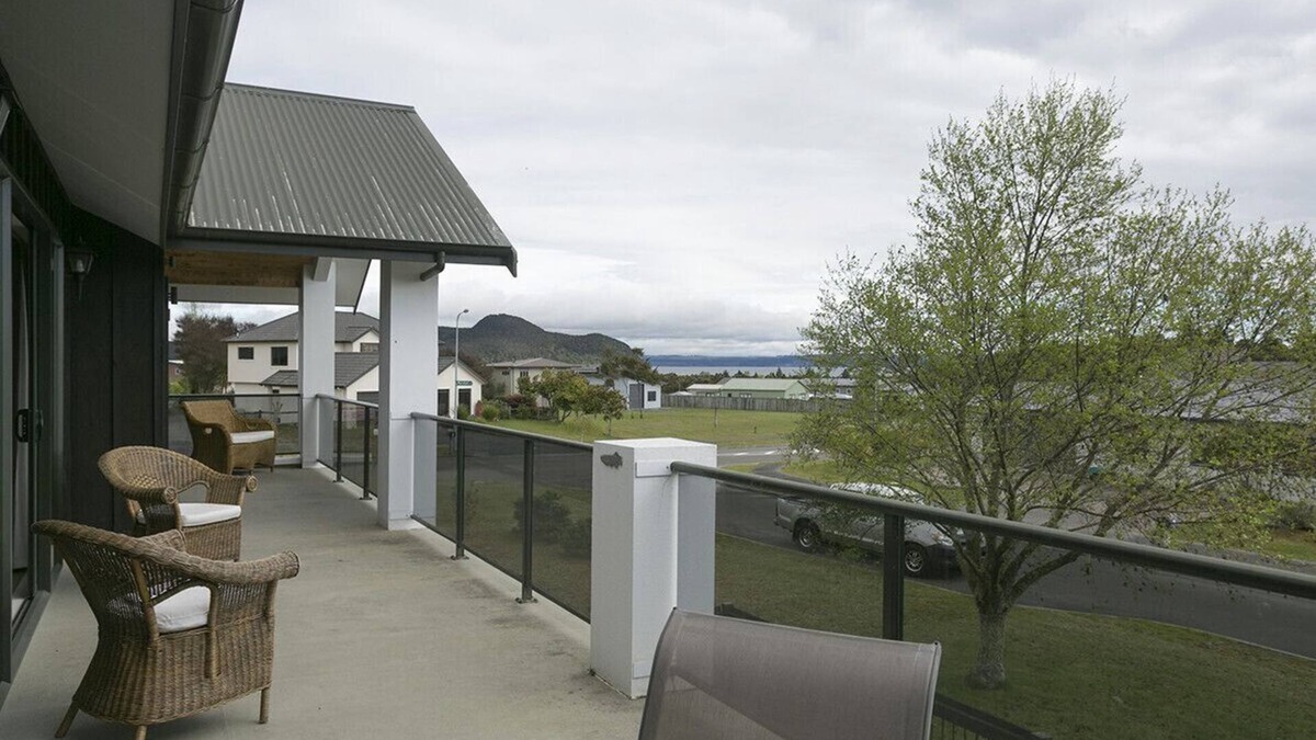 Motuoapa Cottage | Lake Magic - Motuoapa Holiday Home