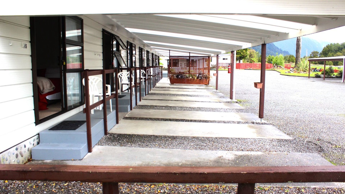 Fox Glacier Hotel | Lake Matheson Motel