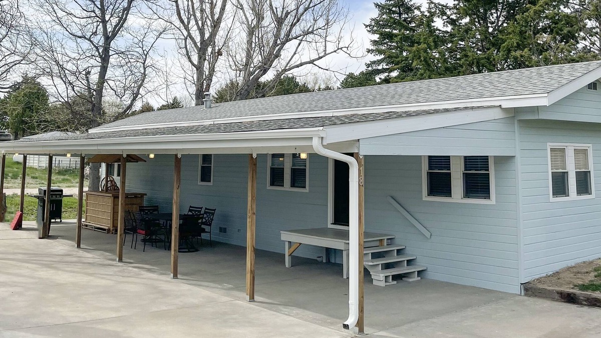 Lonergan House | Lake McConaughy Cabin within walking distance to beach!