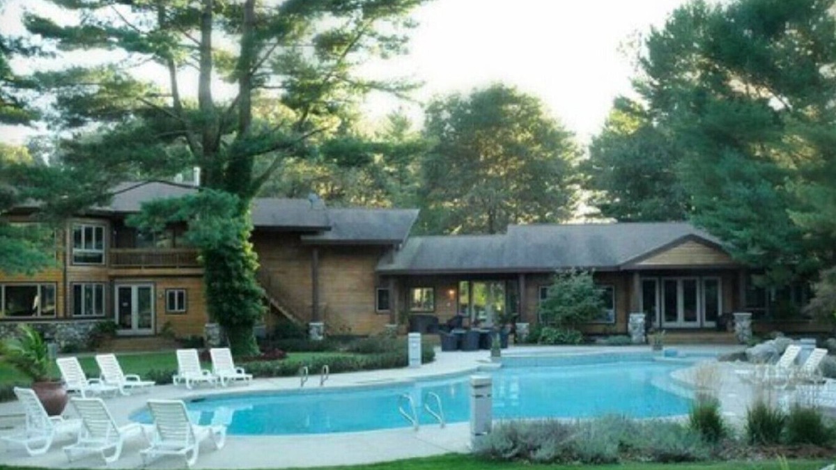 Spring Lake House | Lake Michigan beach, pool, hot tub private