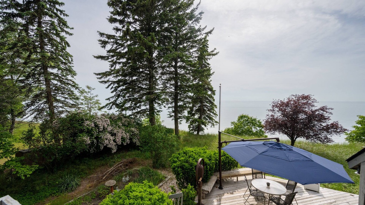 West Olive House | Lake Michigan Cottage w/Beach, Hot Tub & New Kitchen