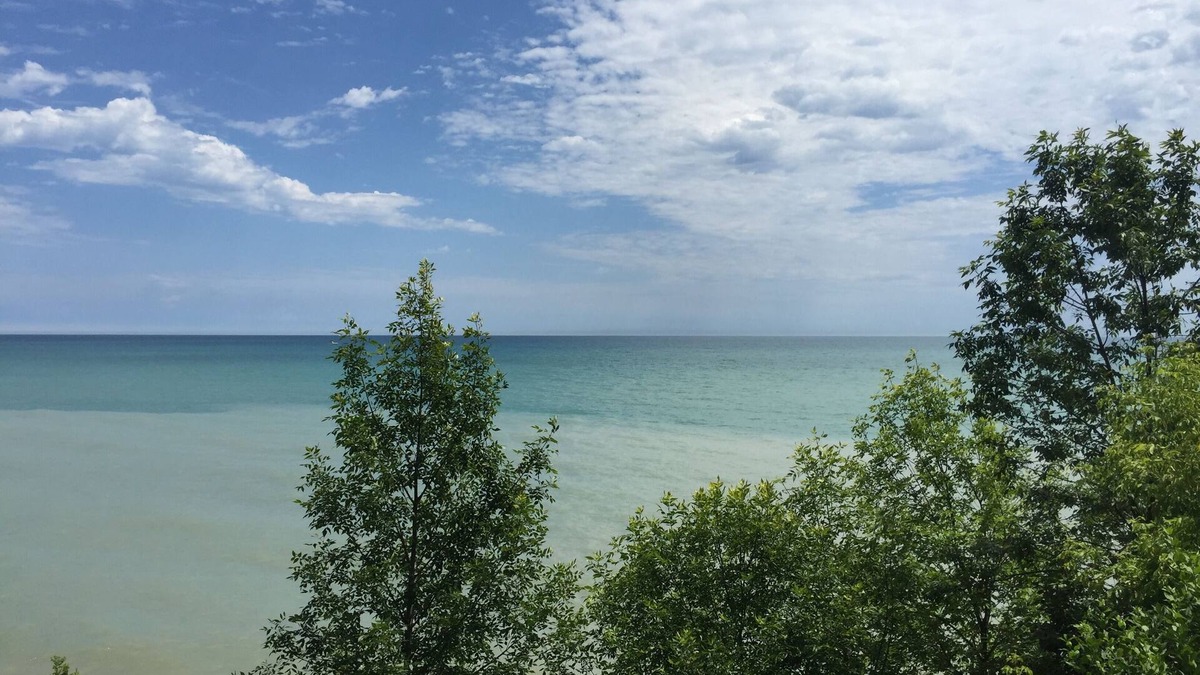 Racine House | Lake Michigan Waterfront Kenosha Retreat For Eight People!