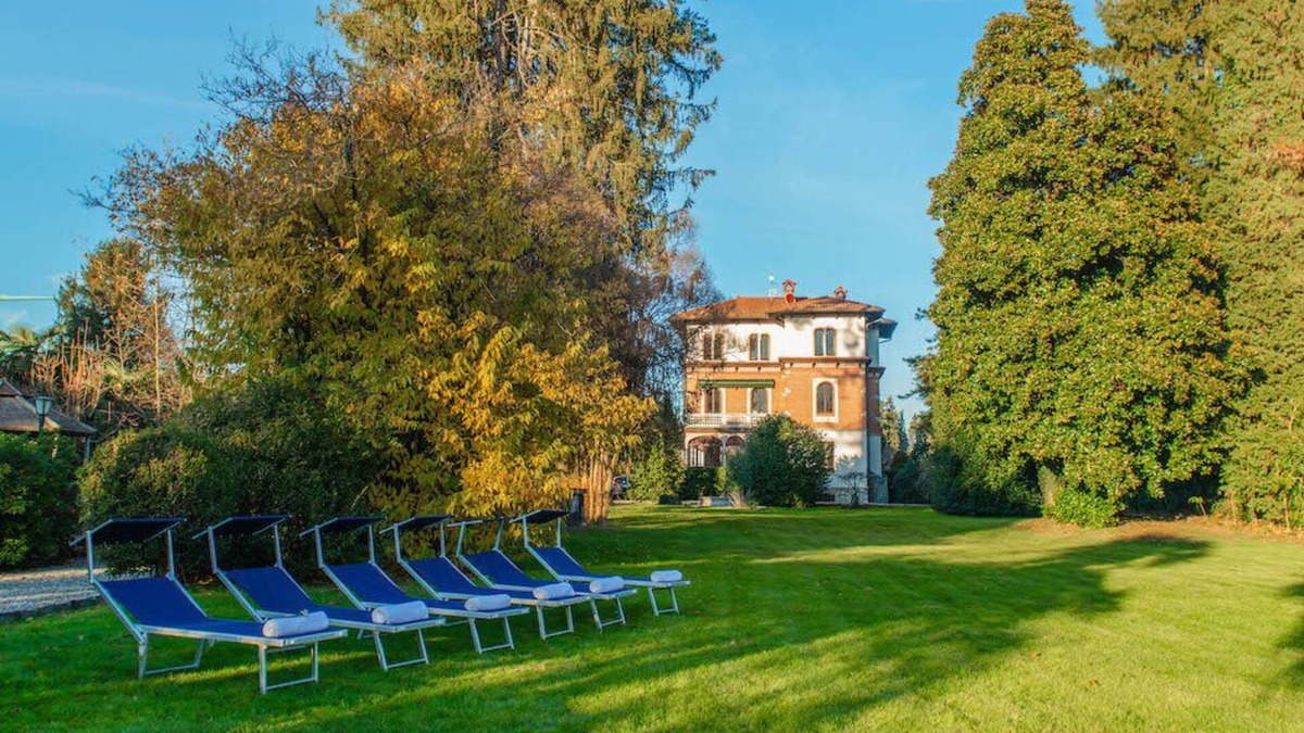 Monate Villa | Lake Monate villa Sum