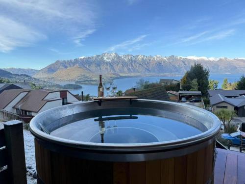 Fernhill House | Lake & Mountain Views with Spa & Home Cinema