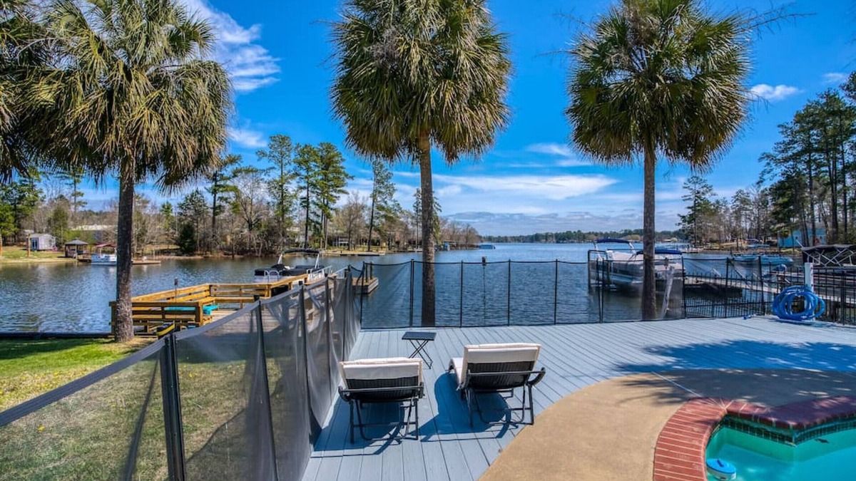Leesville House | ✵Lake Murray | Lakeshore Lodge ✵ Waterfront + Pool