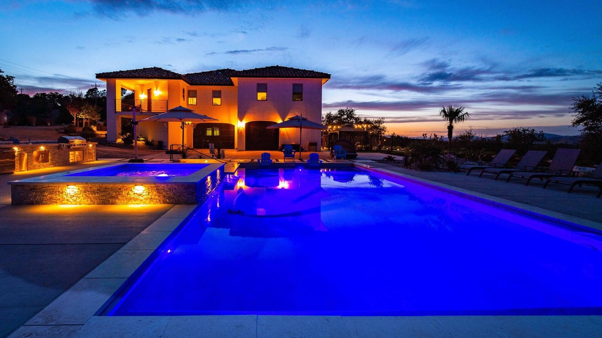 Bradley House | Lake Naci Estate w/Pool, swim up bar, 2nd hot tub, sleeps 18!