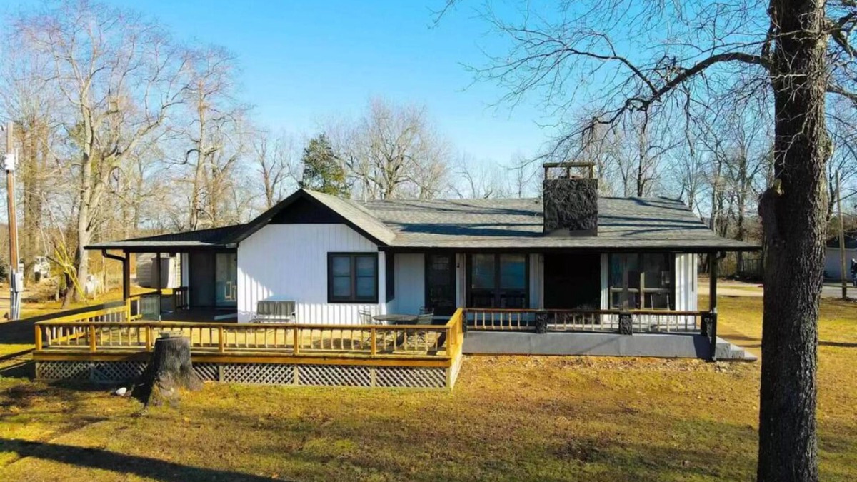 Henderson House | Lake Norfork view and easy access from this remodeled oasis that sleeps 14!