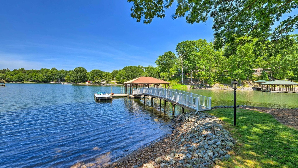 Mooresville House | Lake Norman Retreat w/Dock ~ 1 Mi to Marina!
