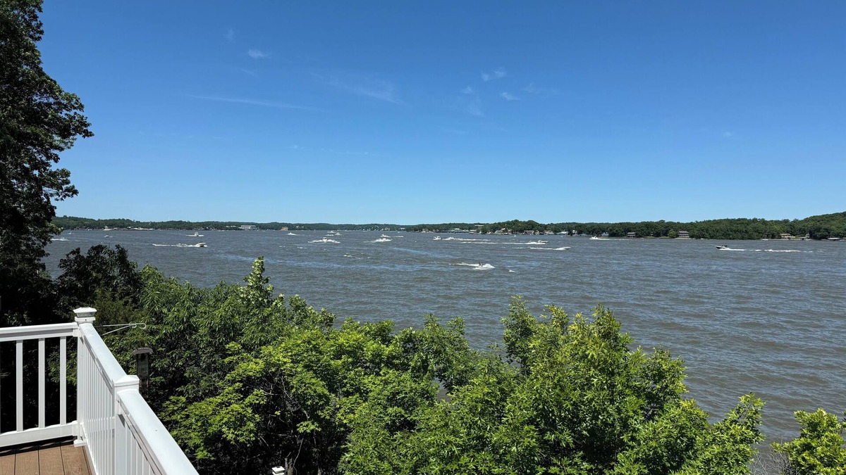 Lake of the Ozarks House | Lake of the Ozarks Shootout Front Row