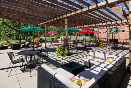 Okoboji Hotel | Lake Okoboji Resort and Conference Center