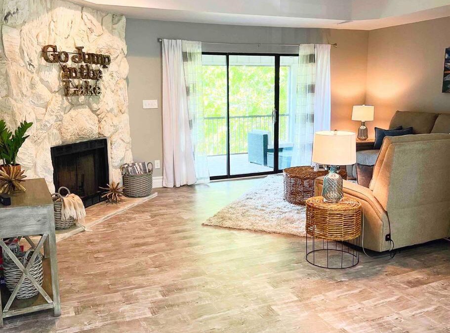 Lake Ozark Apartment | Lake Ozark, King Suite, Indoor Pool, Golf, Fishing