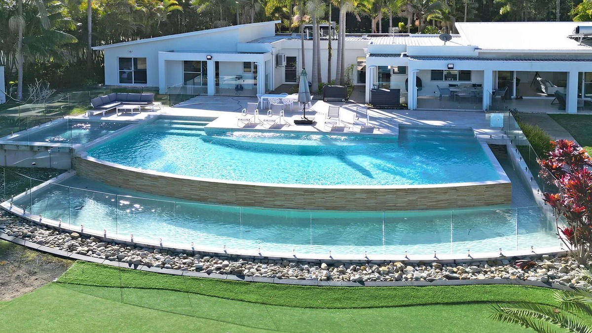 Dora Creek House | Lake Palm Resort Luxury Retreat absolute Waterfront on 3 acres at Lake Macquarie.