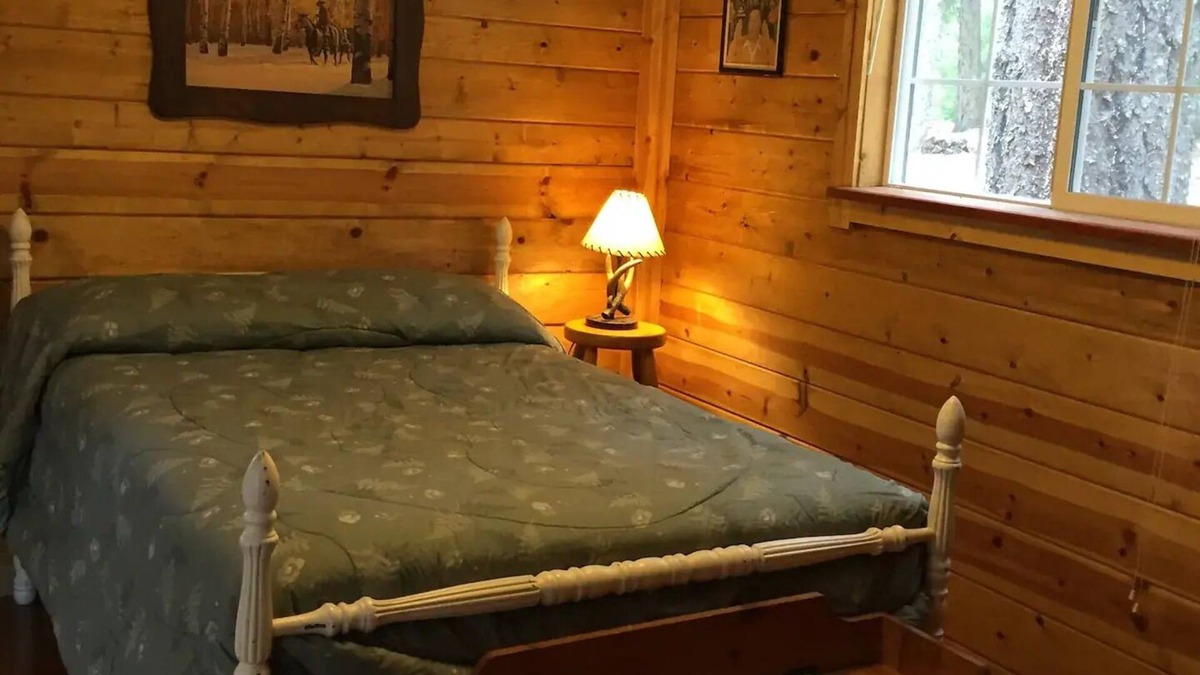 Potter Valley Cabin | Lake Pillsbury/Hull. Mt.Cabin Studio w/bath&deck