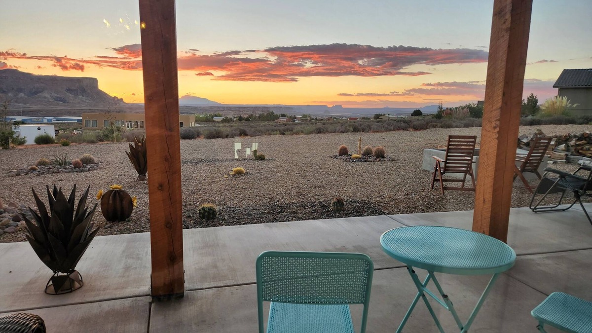 Big Water Villa | Lake Powell Sunrise Villa by Antelope Canyon with Firepit and Scenic Views