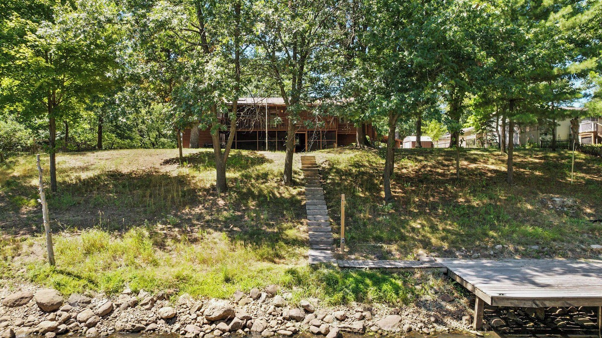 Montello House | Lake Puckaway Retreat