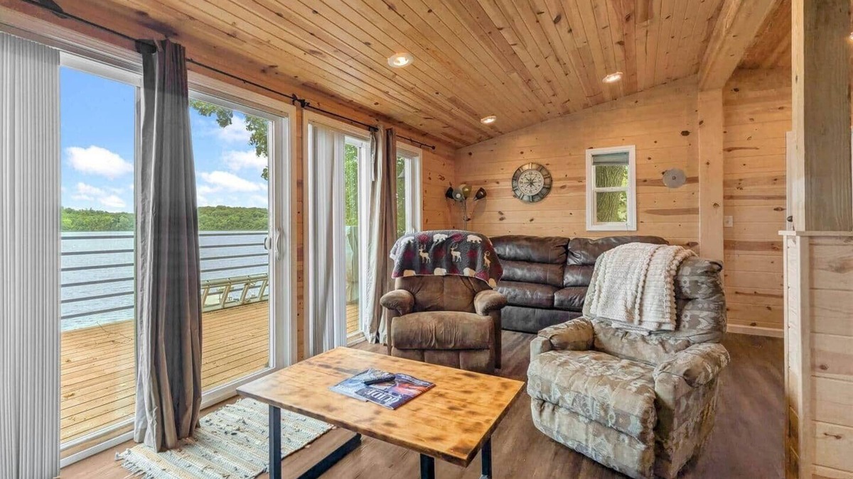 Farwell House | "Lake Rachel Retreat"- Fish, Swim, Play!