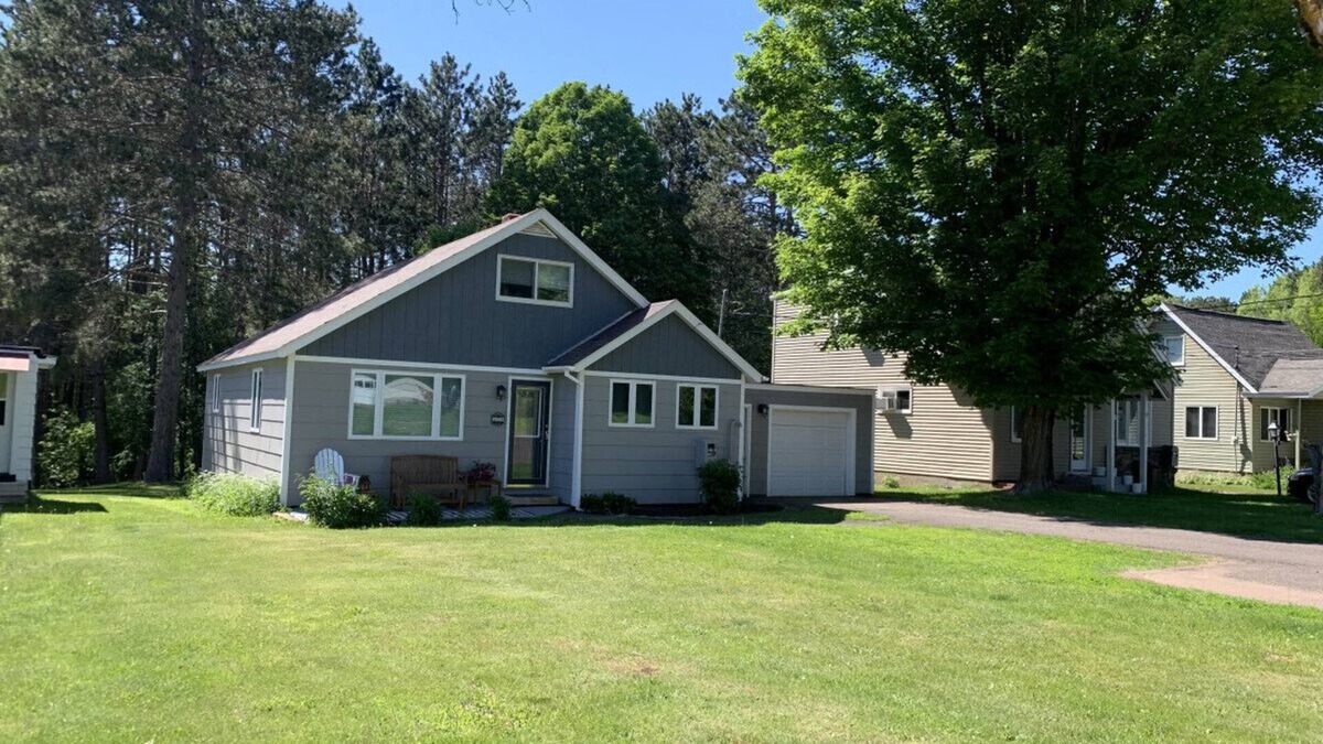 Ironwood House | Lake Rd Abode-Game Rm-Central AC-Close to Trails/Lakes