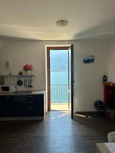 Lezzeno Apartment | Lake's Feeling Apartment with Terrace on Lake Como
